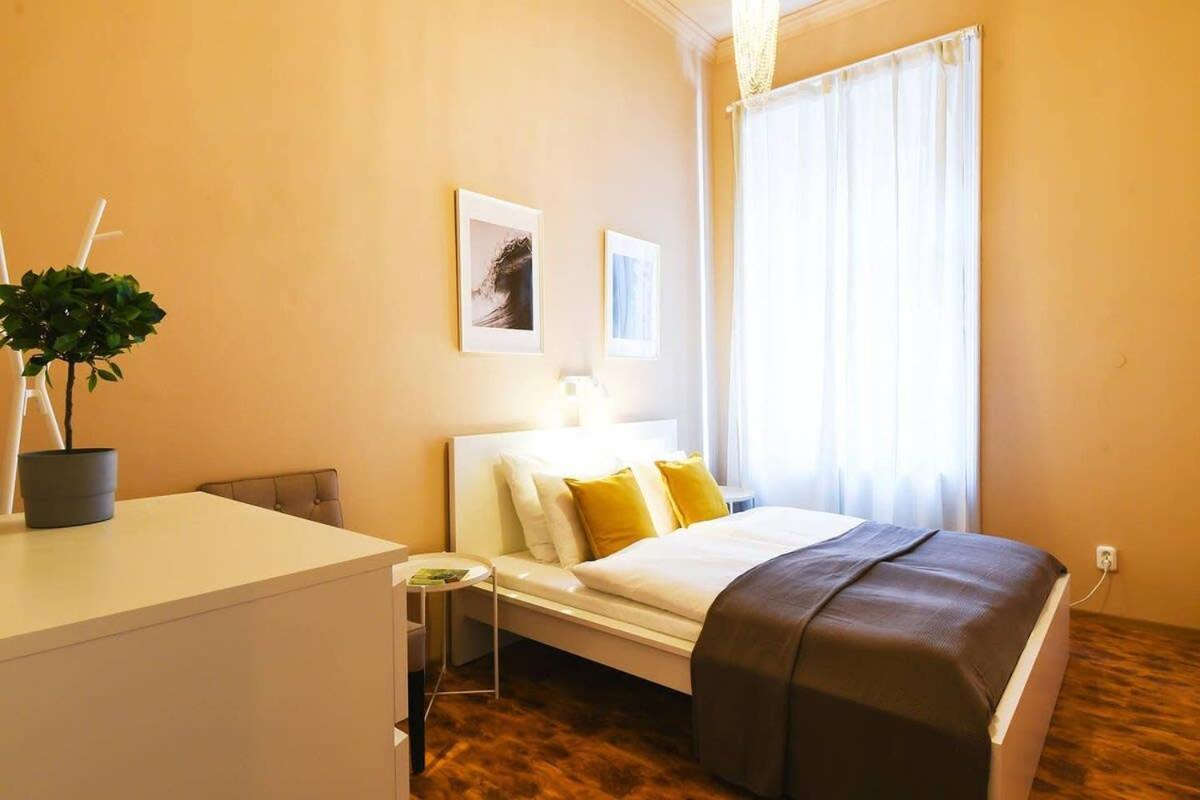 Very Very Spacious New Budapesta